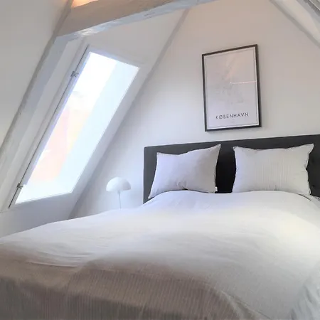 Sanders Old Square - Smart One-bedroom Near Stroget *